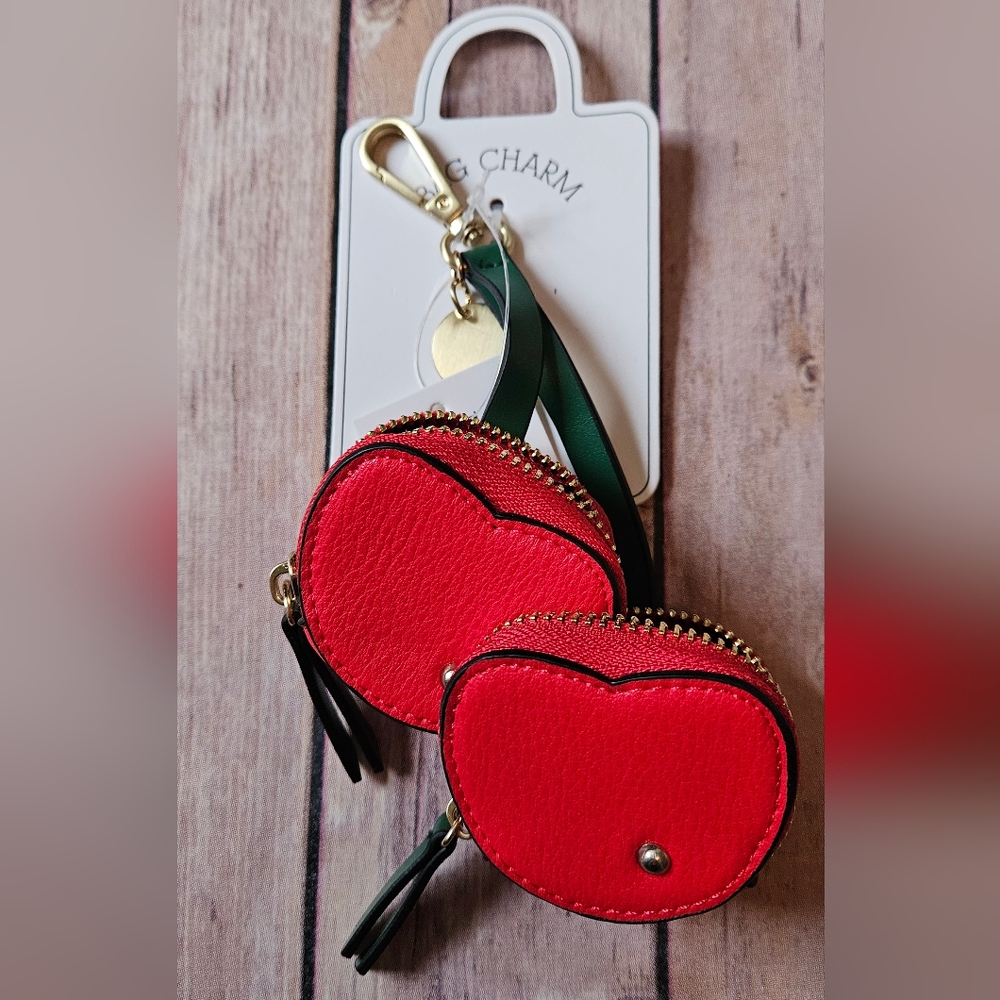 DSW Red Heart Bag Charm with Gold Accents NWT - Picture 10 of 11
